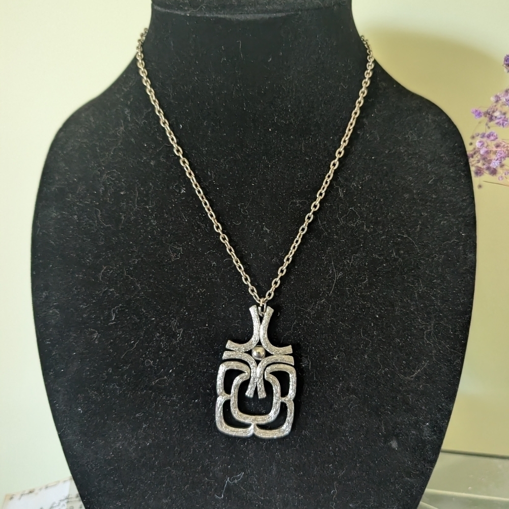Elegant Silver Pendant Necklace